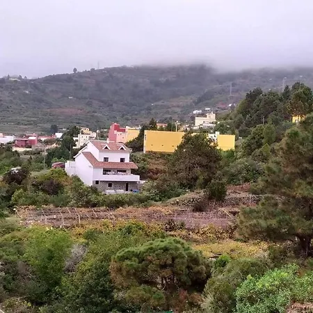 La Campana De Arriba شقة