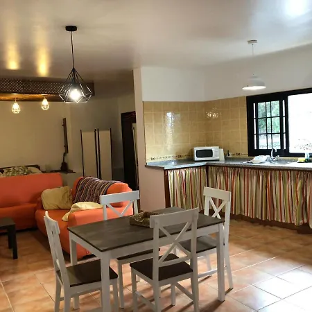 La Campana De Arriba Apartment *